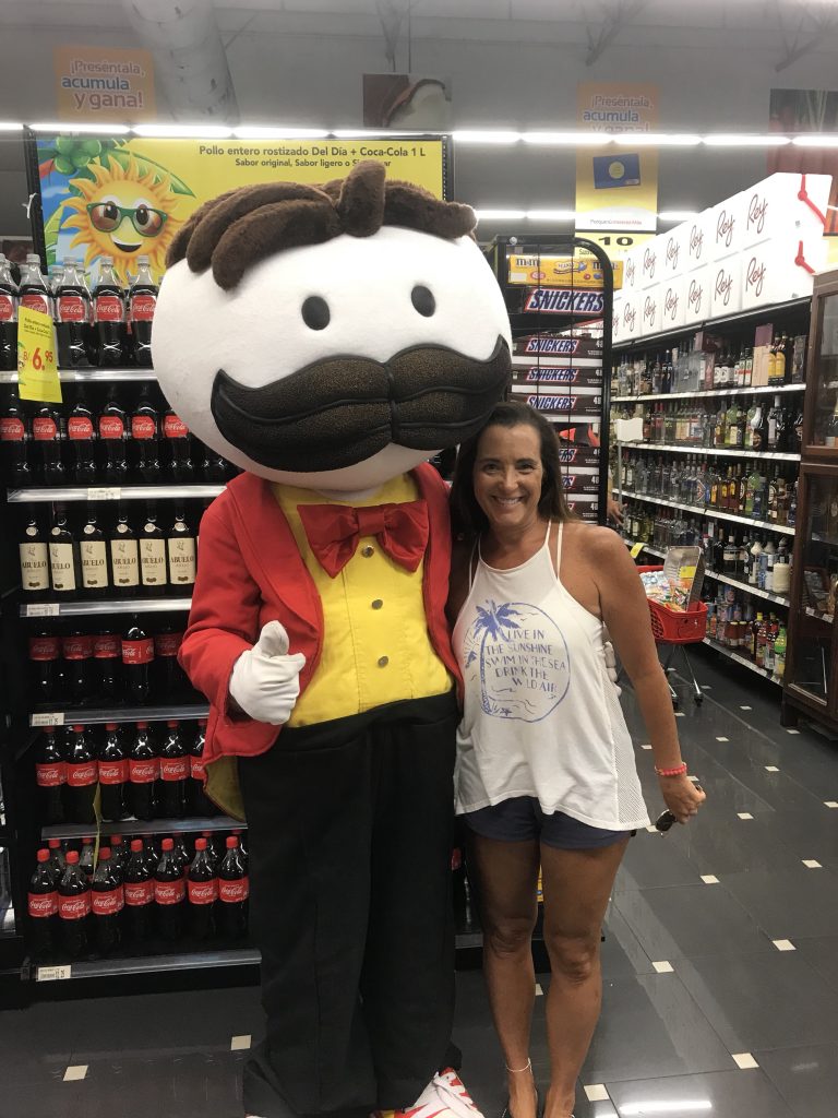 Rey's mascot posed for a photo with me.