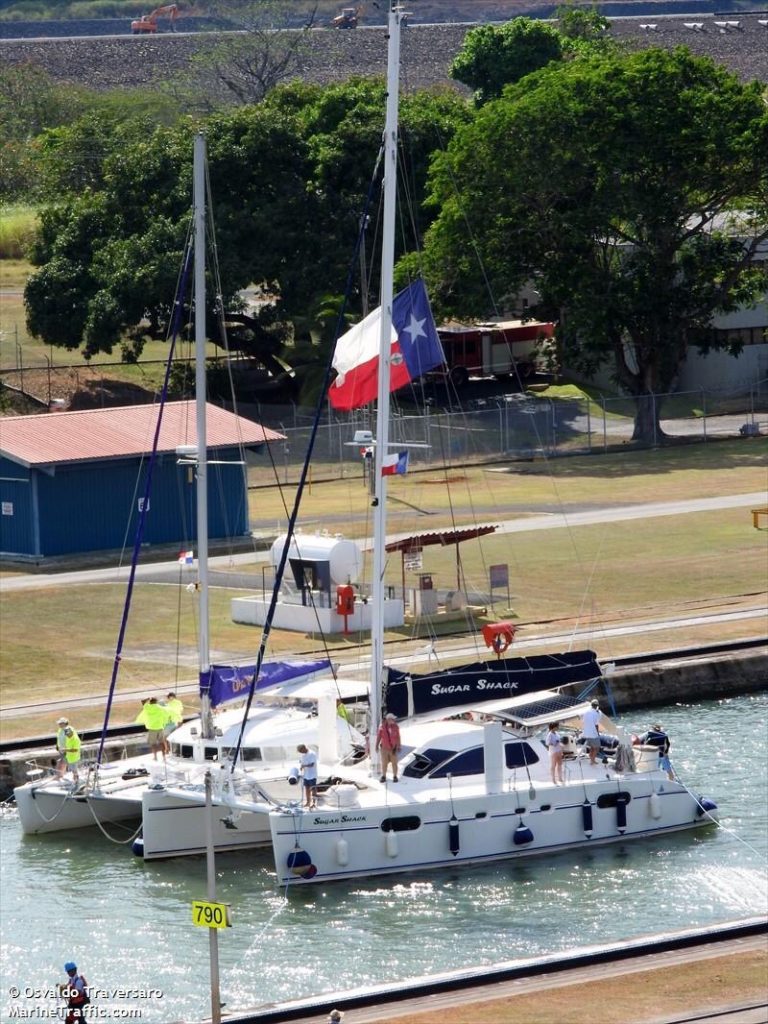 Sugar Shack and Uno Mas going through the locks. Photo courtesy of Osvaldo Traversaro