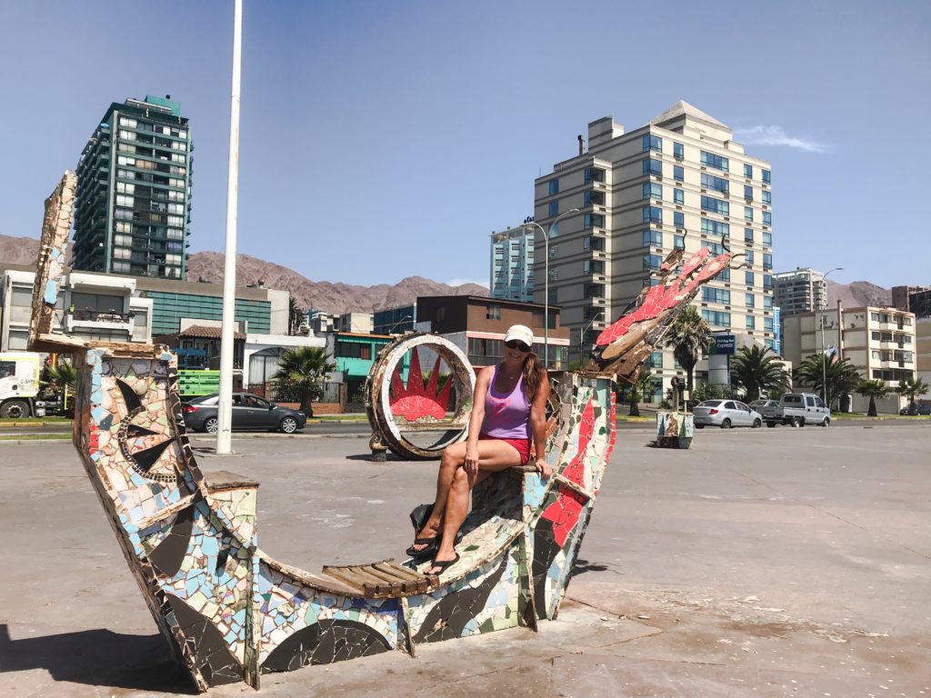 Local sculpture between the water and city